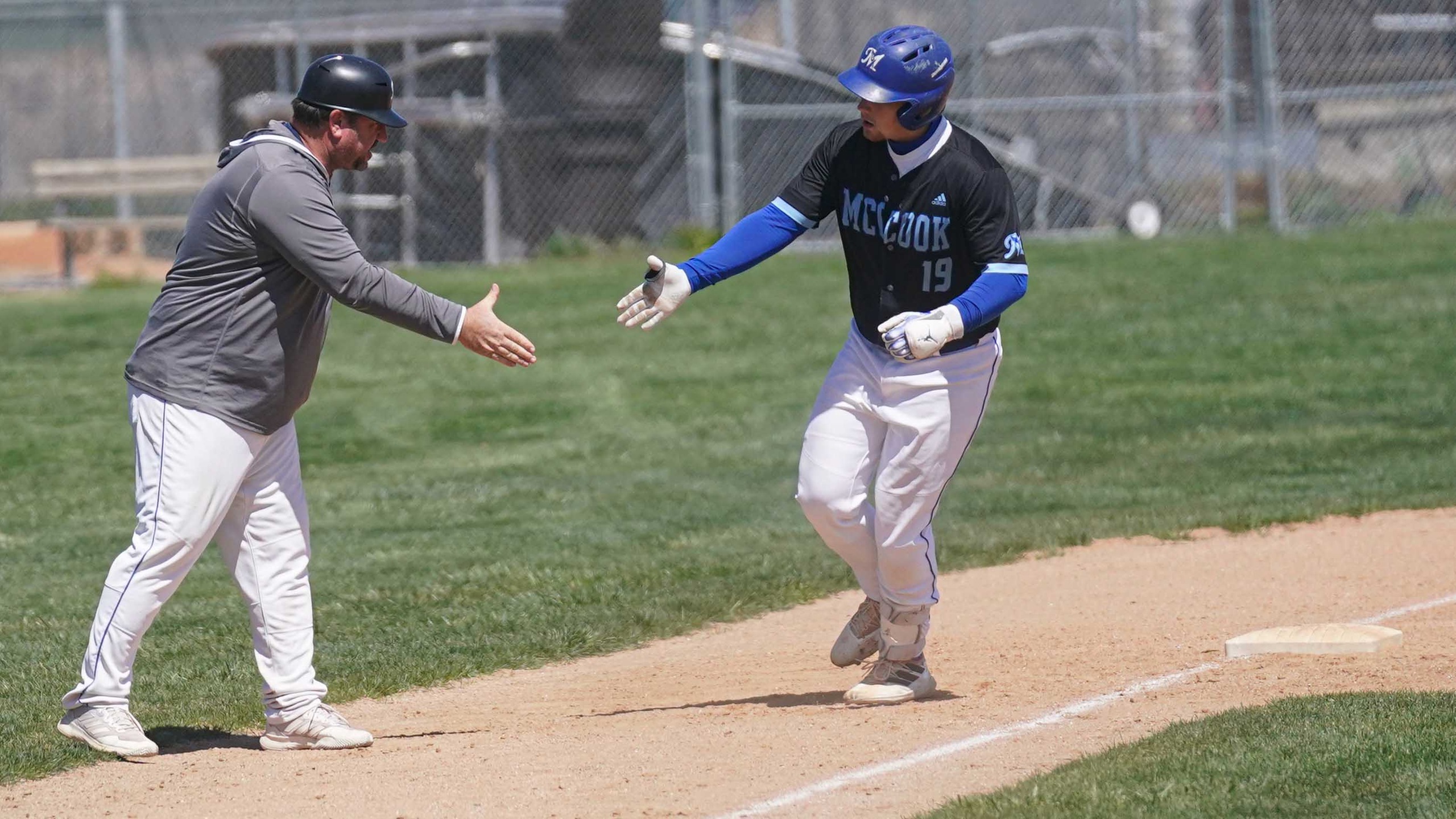 Big second inning lifts Colby past MCC baseball