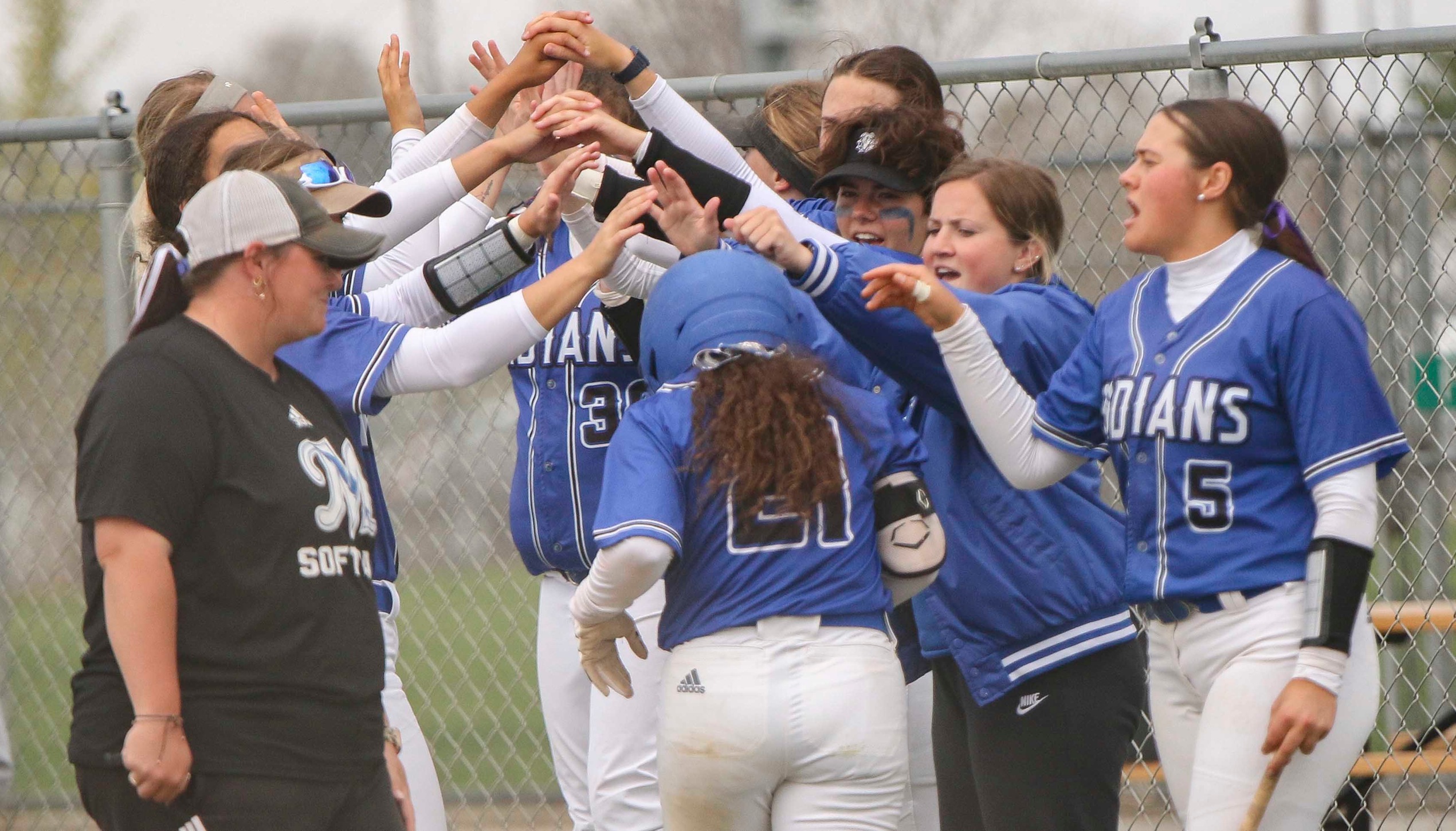 MCC Softball splits Friday doubleheader with Cougars