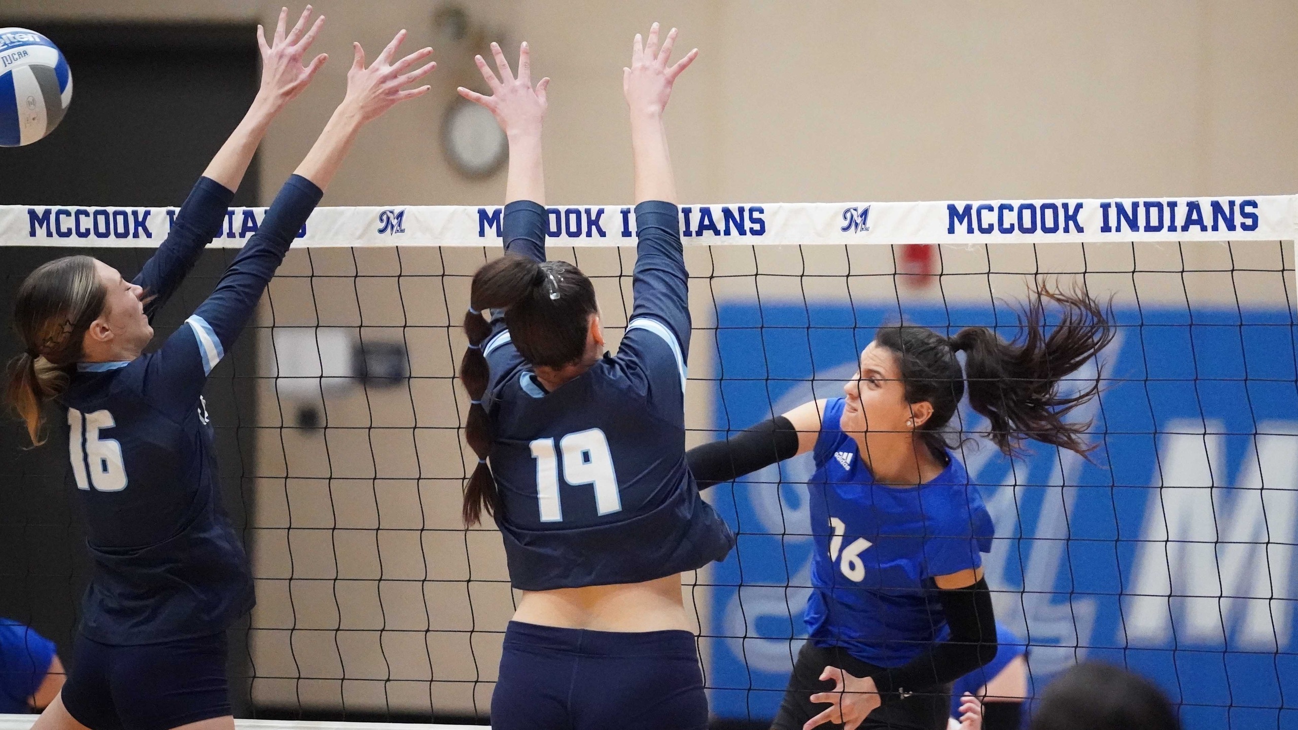 MCC Volleyball wins 20th on homecoming night