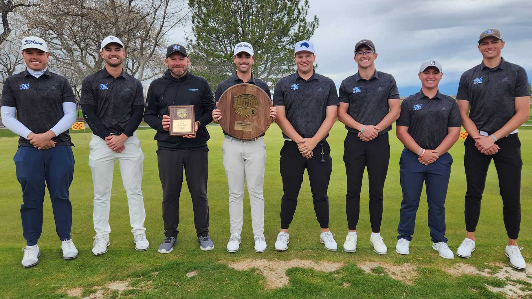 MCC golfers win region title; headed to nationals